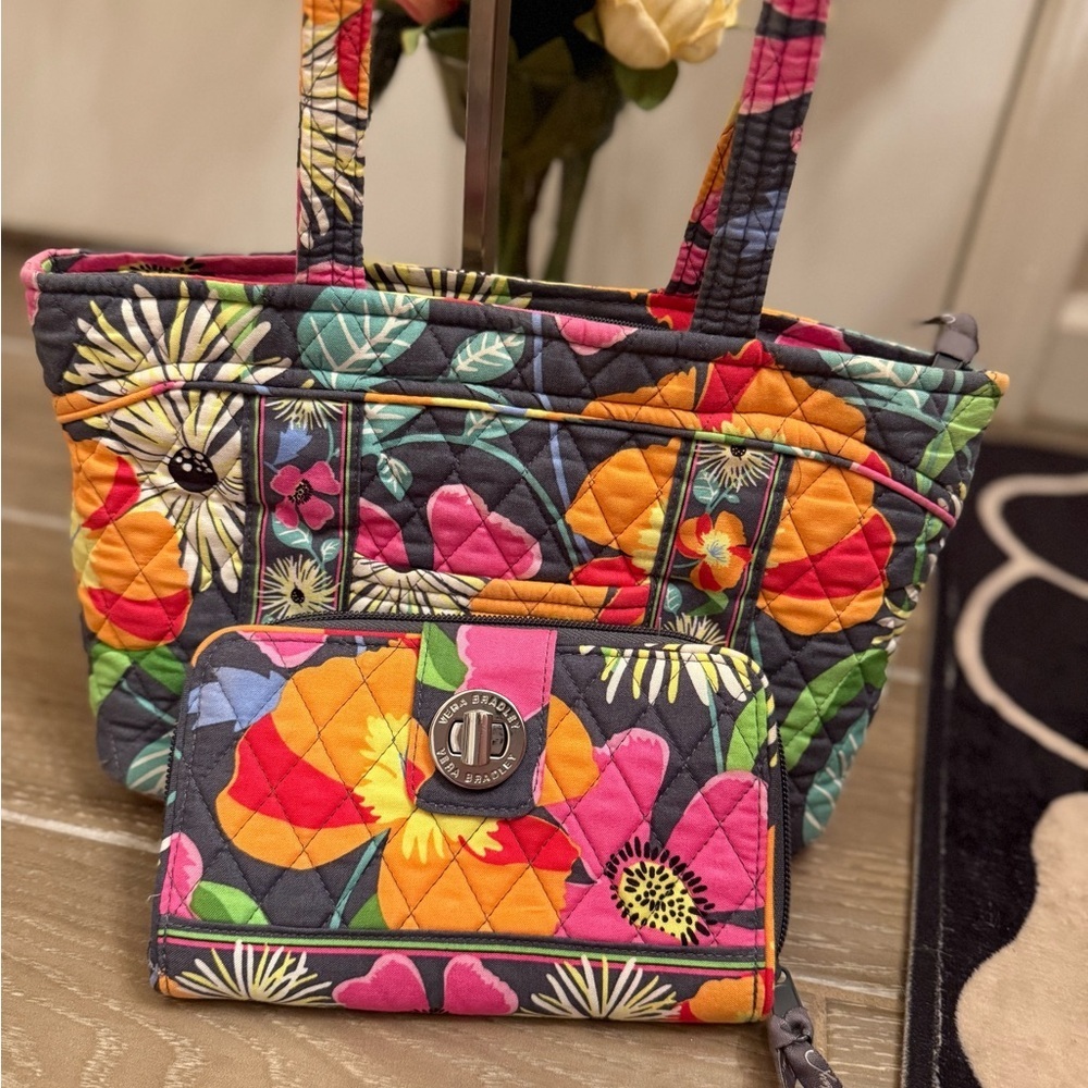 Vera Bradley Mandy Tote Bag w matching wallet bundles in "Jazzy Blooms" Pattern